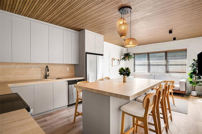 property at 1275 Marseille Dr