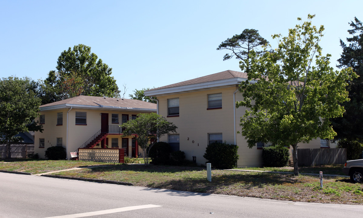 201-211 N 9th St in Jacksonville Beach, FL - Building Photo