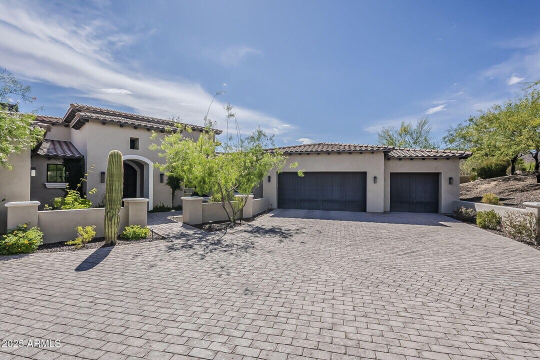 12016 N Sunset Dr in Scottsdale, AZ - Building Photo