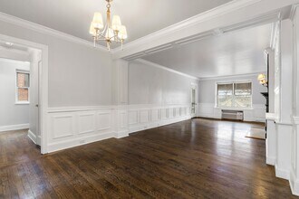 25 W Elm St in Greenwich, CT - Building Photo - Building Photo