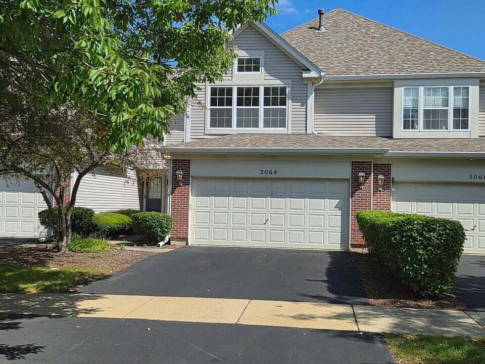 3064 Serenity Ln in Naperville, IL - Building Photo