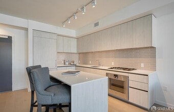 1000 3rd St, Unit 704 in San Francisco, CA - Foto de edificio - Building Photo