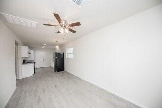 5040 Mallow St in Houston, TX - Building Photo - Building Photo