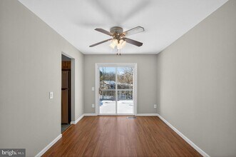 5808 Bunker Woods Ln in Burke, VA - Building Photo - Building Photo