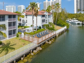 Town Aventura in Aventura, FL - Building Photo - Building Photo