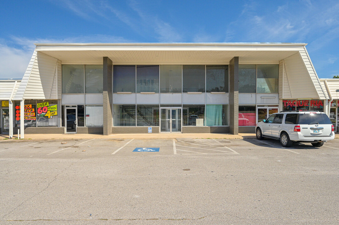 2014 N MacArthur Blvd, Unit 2014 N Macarthur - A in Oklahoma City, OK - Foto de edificio