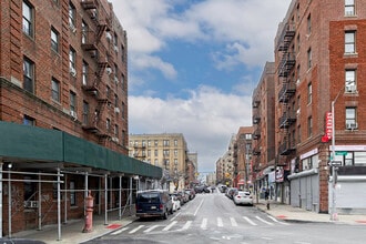 2123 Tiebout Ave in Bronx, NY - Foto de edificio - Building Photo