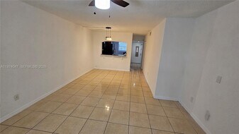 426 NE 210th Cir Terrace in Miami, FL - Building Photo