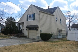 2710 Academy Rd in Union, NJ - Building Photo - Building Photo
