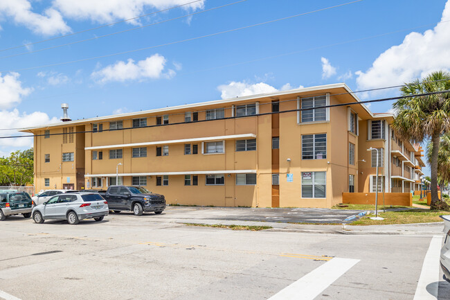 West Flagler Condominiums in Coral Gables, FL - Building Photo - Building Photo