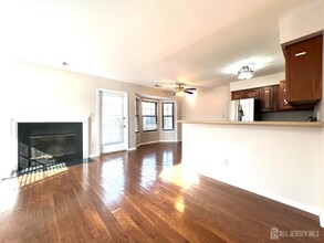 111 Longfield Ct in East Brunswick, NJ - Building Photo - Building Photo