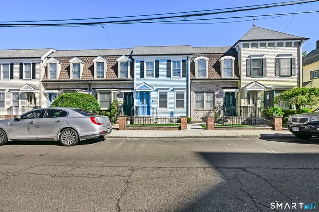 17 Dolsen Pl in Stamford, CT - Building Photo - Building Photo