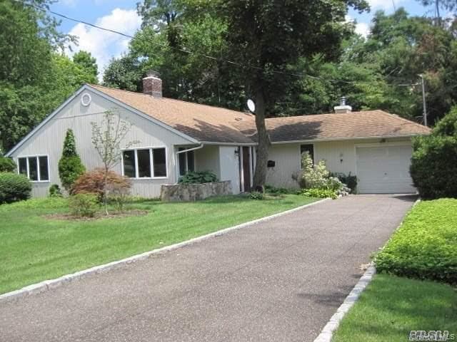 26 Ridge Dr E in Roslyn, NY - Building Photo - Building Photo