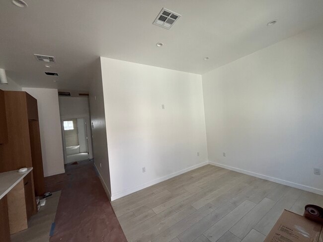 3929 Brighton Ave in Los Angeles, CA - Foto de edificio - Building Photo