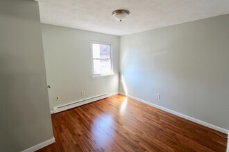 627 Beach St, Unit 2R in Revere, MA - Foto de edificio - Building Photo