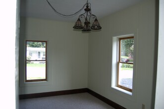 306 N Jefferson Ave in West Jefferson, NC - Foto de edificio - Building Photo