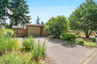 2240 SE 110th Ave in Portland, OR - Building Photo - Building Photo