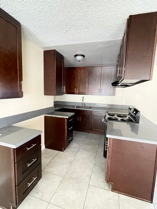 21619 Pioneer Blvd in Lakewood, CA - Building Photo