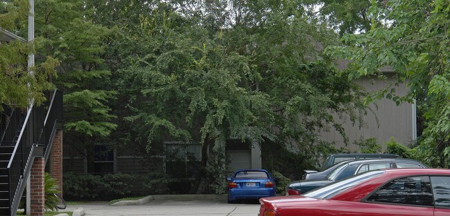 102 NW 9th Ter in Gainesville, FL - Foto de edificio - Building Photo