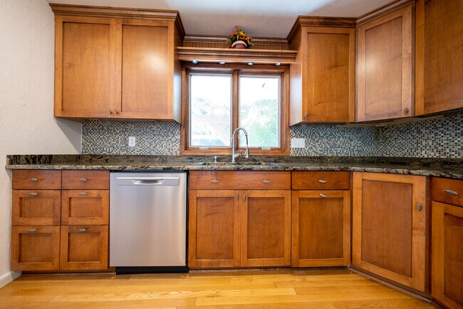 6624 Southcrest Dr in Minneapolis, MN - Building Photo - Building Photo