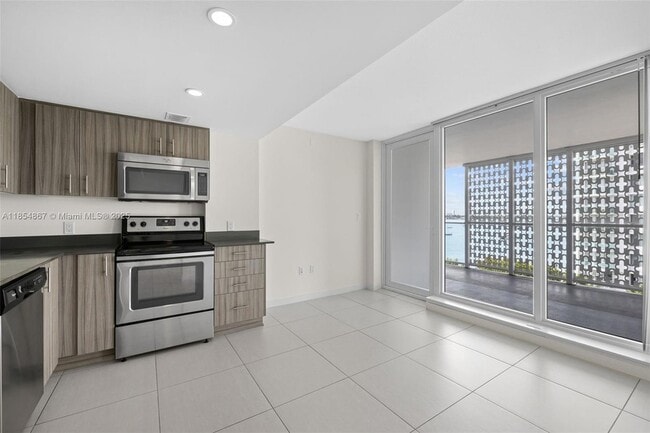 910 West Ave, Unit 326 in Miami Beach, FL - Building Photo - Building Photo