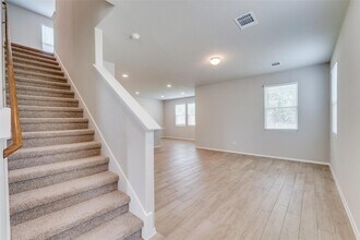 68 Bent Trl Ln in Andice, TX - Foto de edificio - Building Photo