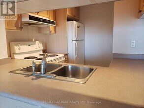 909 Bay St. in Toronto, ON - Building Photo - Building Photo