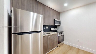 567 SW 3rd St in Miami, FL - Building Photo - Building Photo