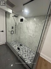 12 Kemano Rd in Aurora, ON - Building Photo - Building Photo