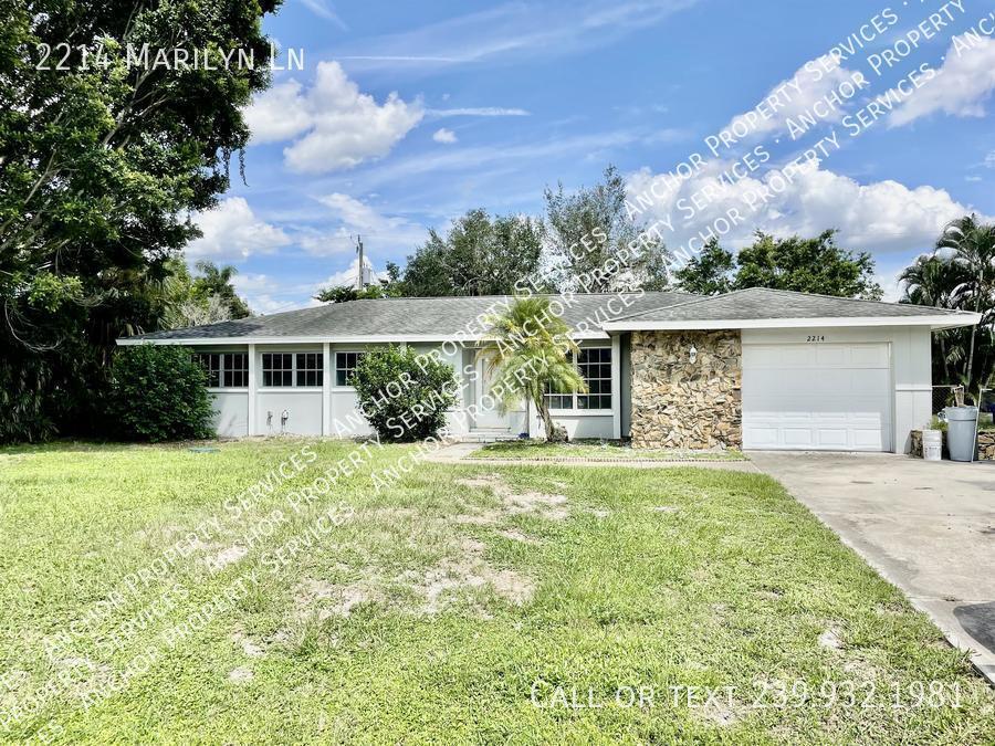 2214 Marilyn Ln in Ft. Myers, FL - Building Photo