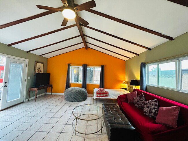 8871 Belmont St in Cypress, CA - Foto de edificio - Building Photo