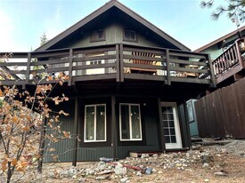 33362 Carlock Dr in Running Springs, CA - Building Photo