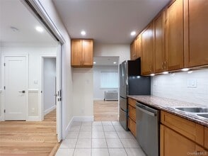 246-17 Union Tpke in Jamaica, NY - Building Photo - Building Photo