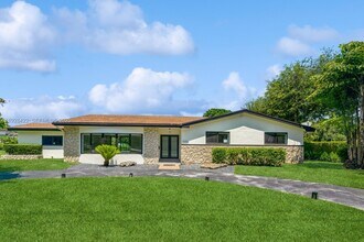 7001 SW 126th St in Miami, FL - Building Photo - Building Photo