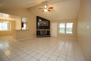 3873 Pecan Cir in La Porte, TX - Building Photo
