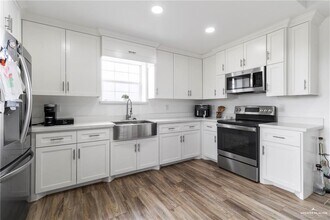 13 Jesus Flores Rd in Edcouch, TX - Building Photo - Building Photo