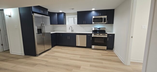 3432 W Hirsch St, Unit 2 BR Garden