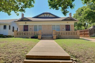 1904 Clover Ln in Fort Worth, TX - Building Photo