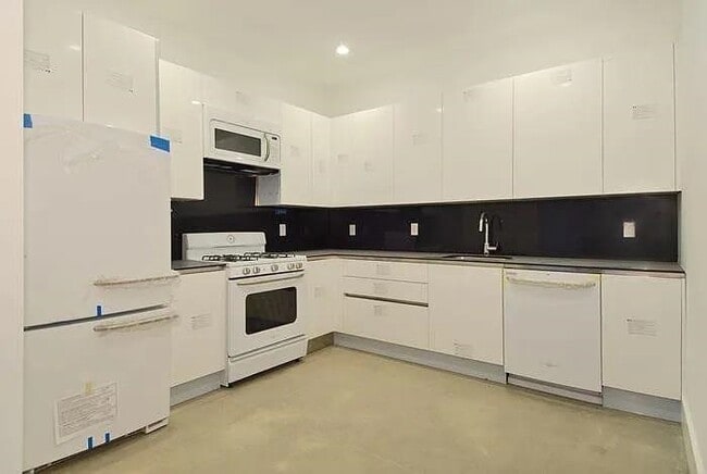 8 Erie St in Jersey City, NJ - Building Photo - Building Photo