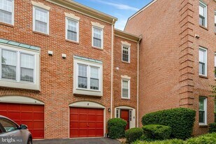 18 S Montana St in Arlington, VA - Building Photo