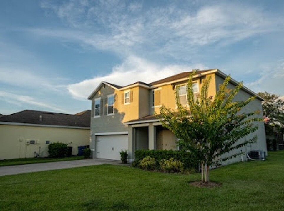 142 Minniehaha Cir in Haines City, FL - Foto de edificio