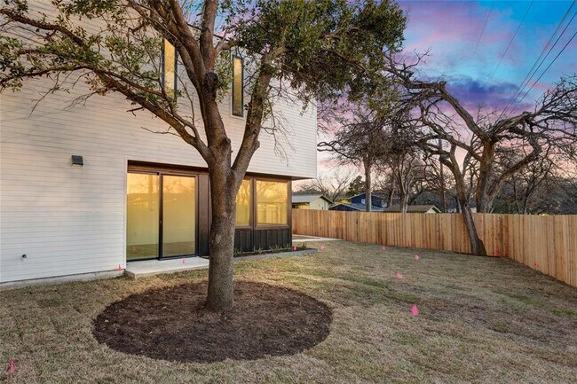 1804 Sylvan Dr in Austin, TX - Building Photo - Building Photo