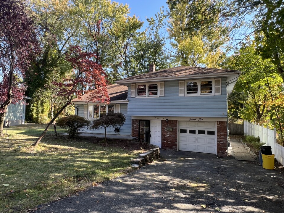 92 Elizabeth St in River Edge, NJ - Foto de edificio