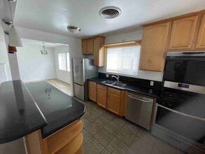 5816 Norwich Ave in Los Angeles, CA - Building Photo - Building Photo