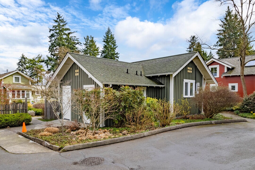 Greenwood Avenue Cottages in Shoreline, WA - Building Photo