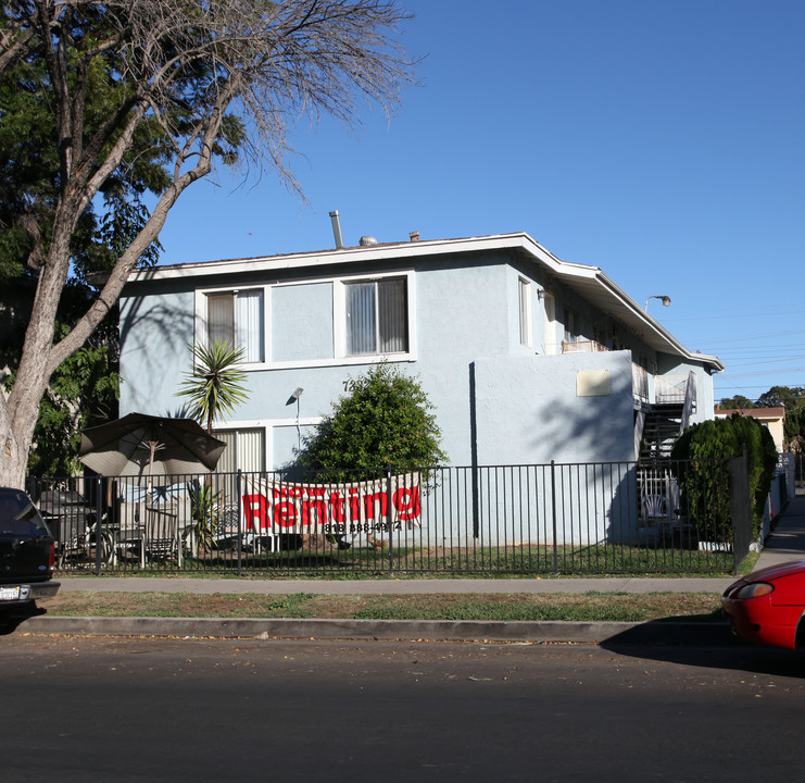 7320-7332 Milwood Ave in Canoga Park, CA - Building Photo