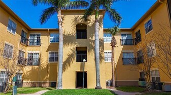 4323 Bayside Village Dr in Tampa, FL - Building Photo