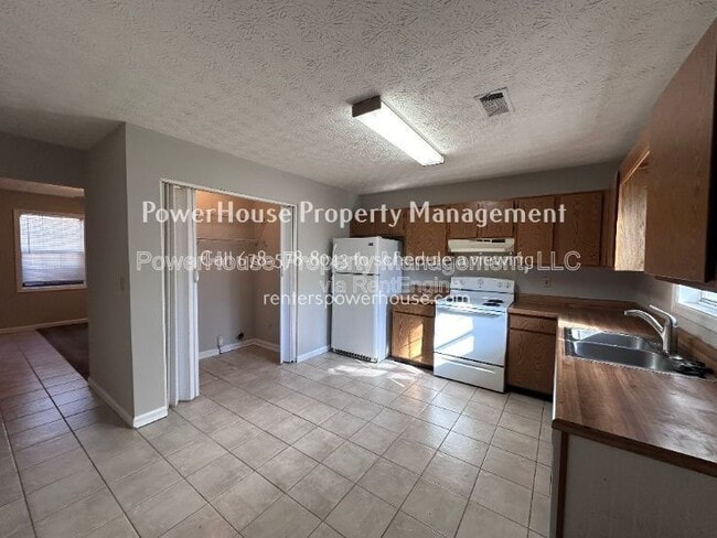 502 Oakwood Ct in Woodstock, GA - Building Photo - Building Photo