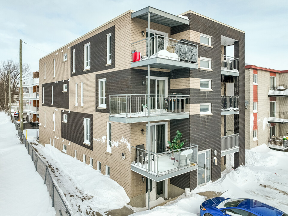 1075 Bouchette Rue in Québec, QC - Building Photo