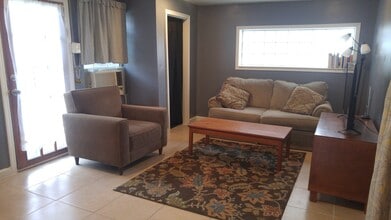 4615 Dart St, Unit Fountainblue Guest House in New Orleans, LA - Building Photo - Building Photo